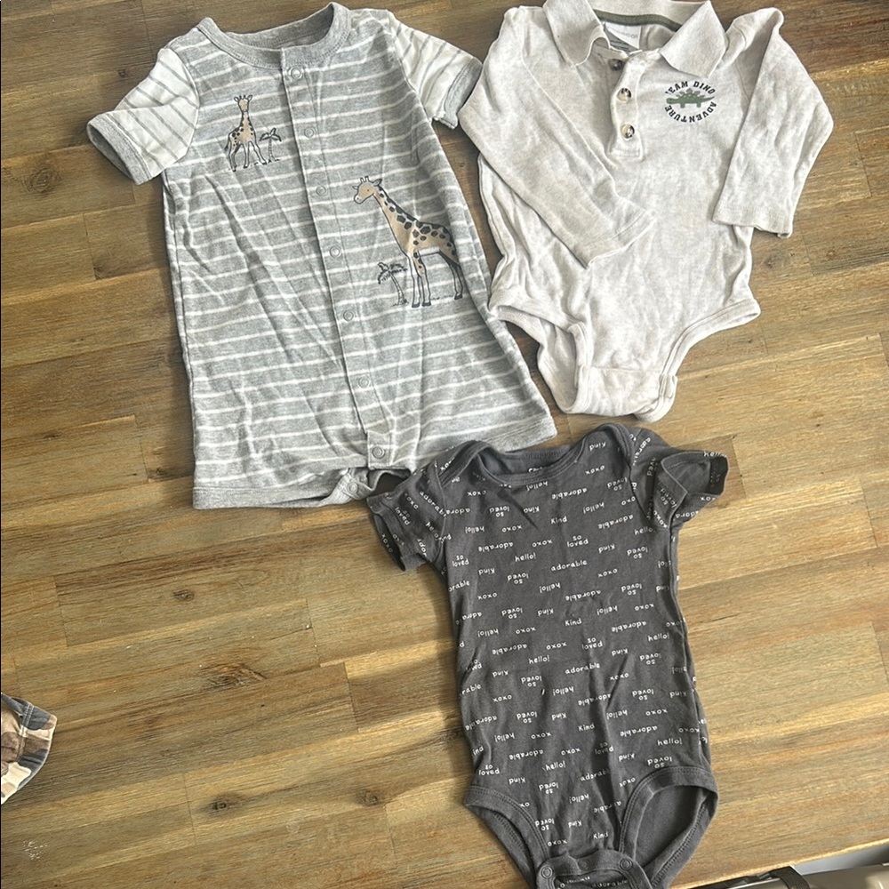 Bundle of 3 bodysuits
